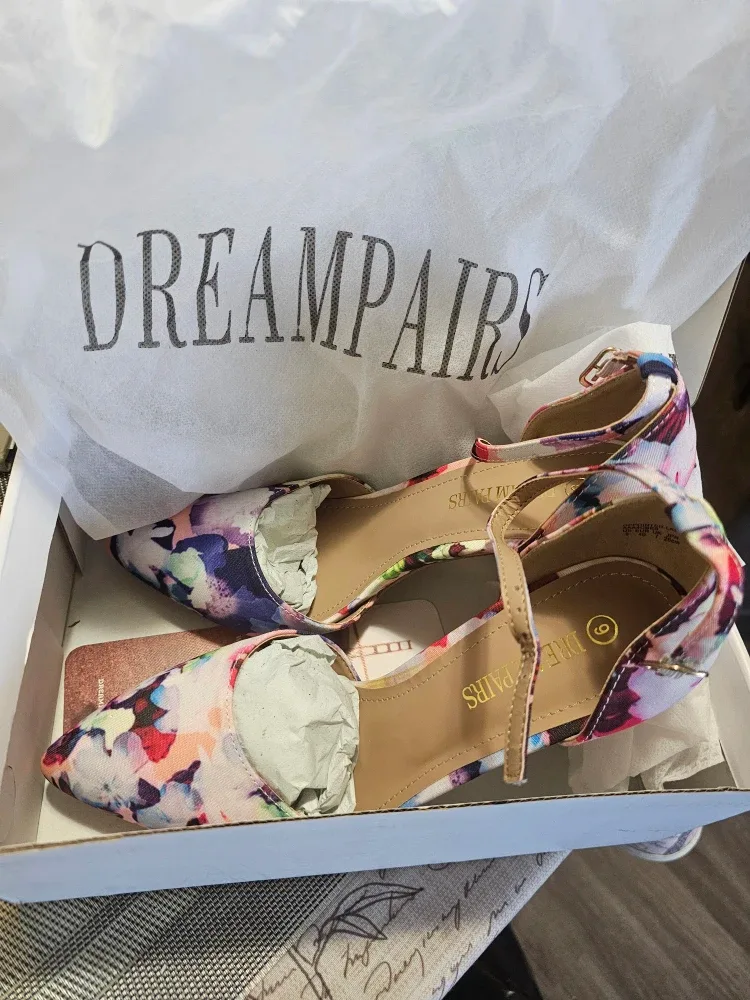 Dream Pairs Floral Heels - Size 9 image indicator(2)