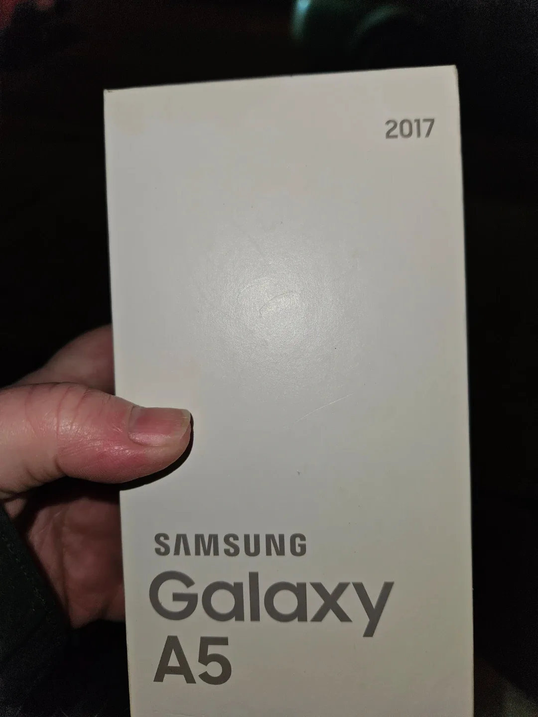 Old cell phones - 1 functioning, 3 dead image indicator(2)