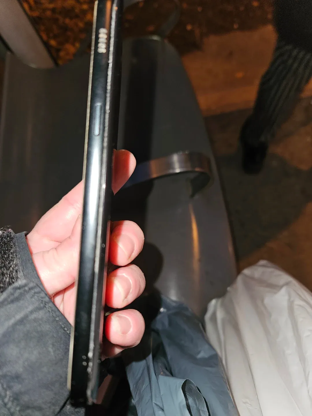 Old cell phones - 1 functioning, 3 dead image indicator(4)