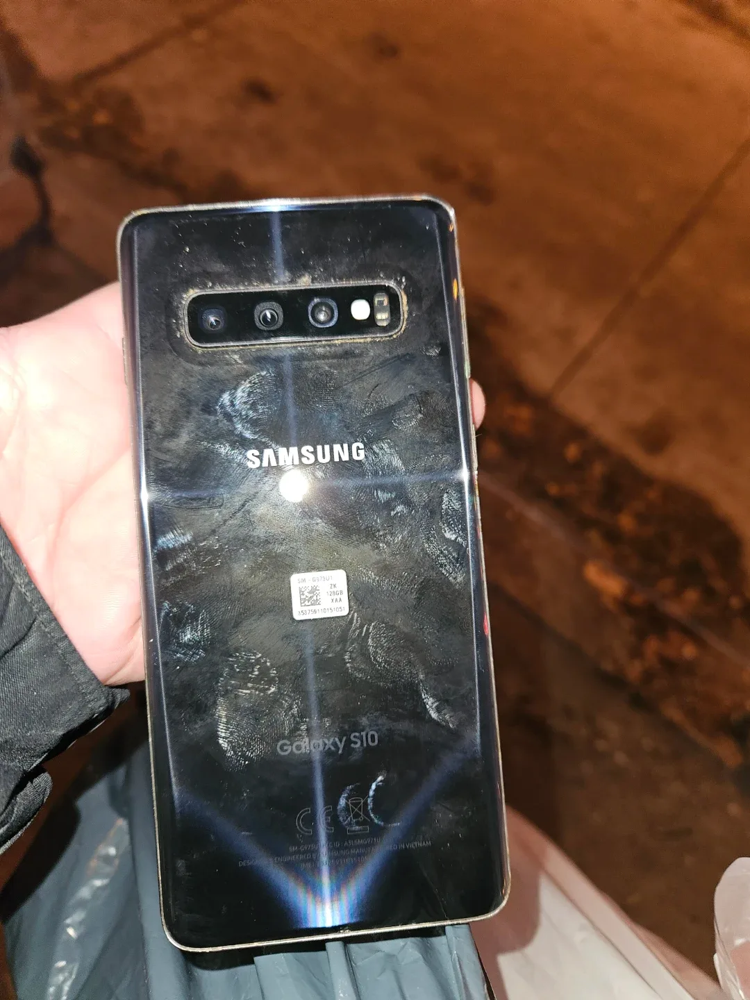 Old cell phones - 1 functioning, 3 dead image indicator(6)