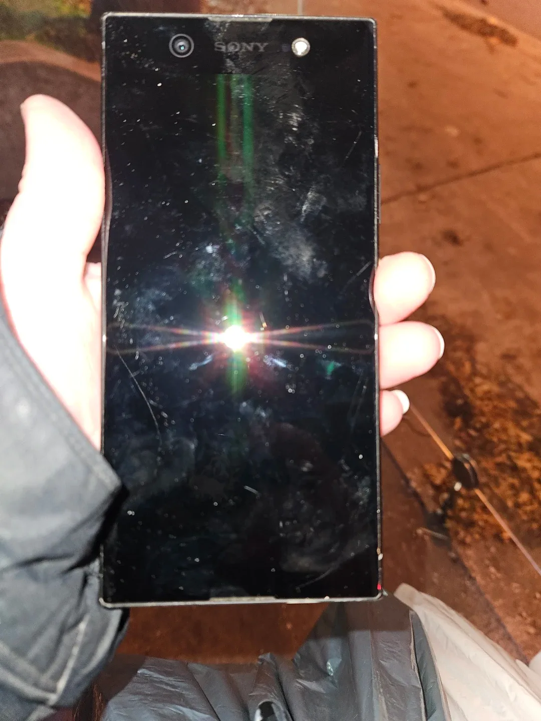 Old cell phones - 1 functioning, 3 dead image indicator(7)