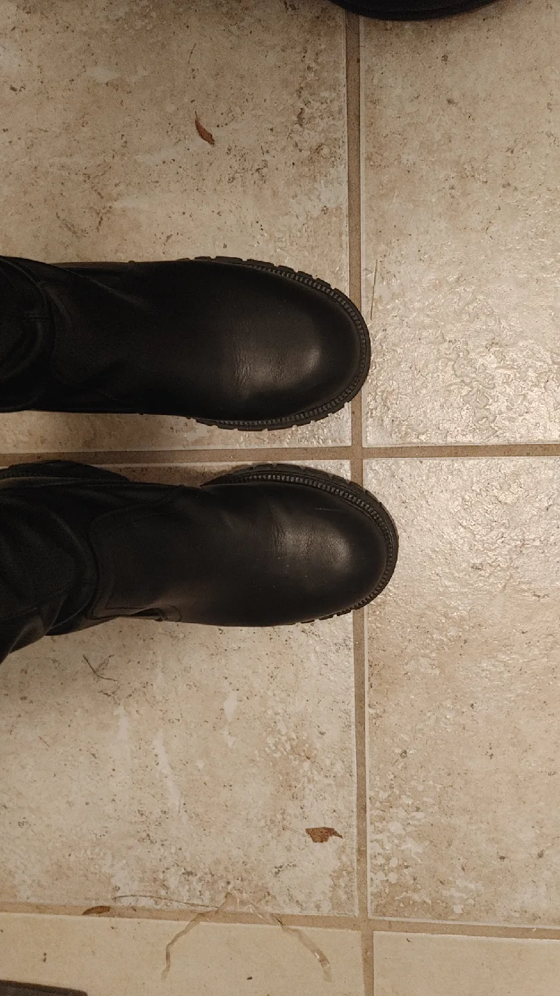 Women's Black Knee High Boots size 8.5 image indicator(3)