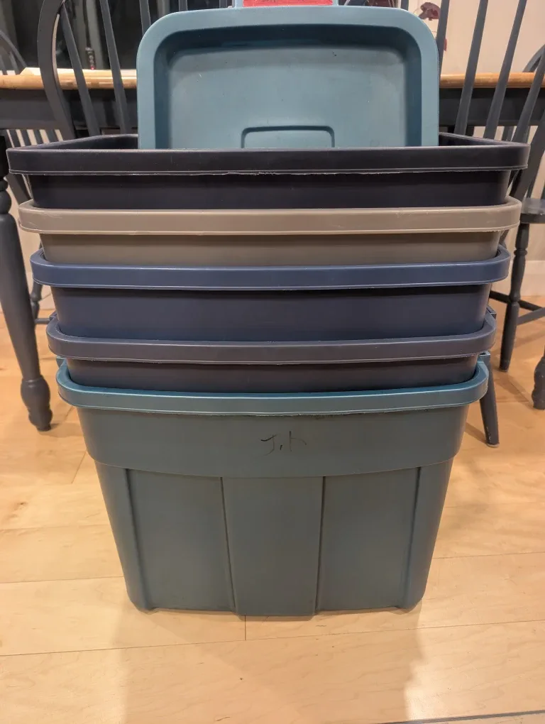 Rubbermaid Stackable Storage Bins with Lids