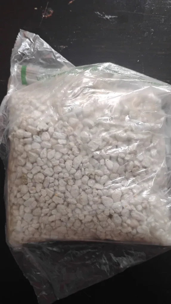 Gravel for fish tank