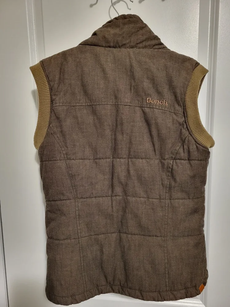 BENCH Vest (Like New) image indicator(2)