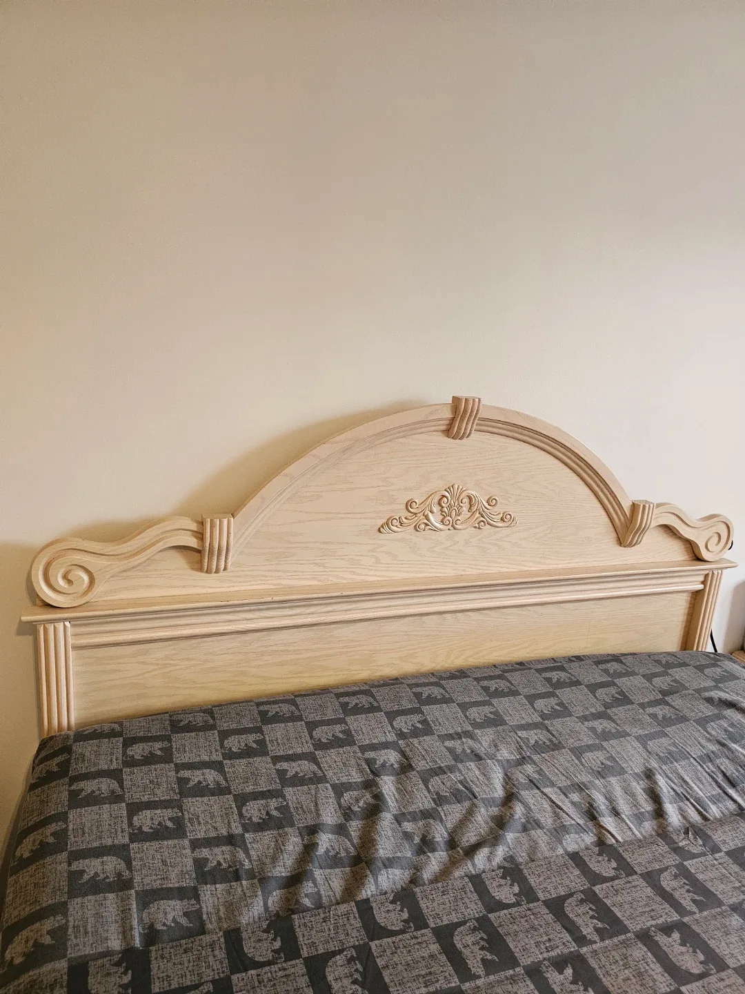 Wooden Bedroom Set - Bed, Dresser, Nightstands image indicator(4)