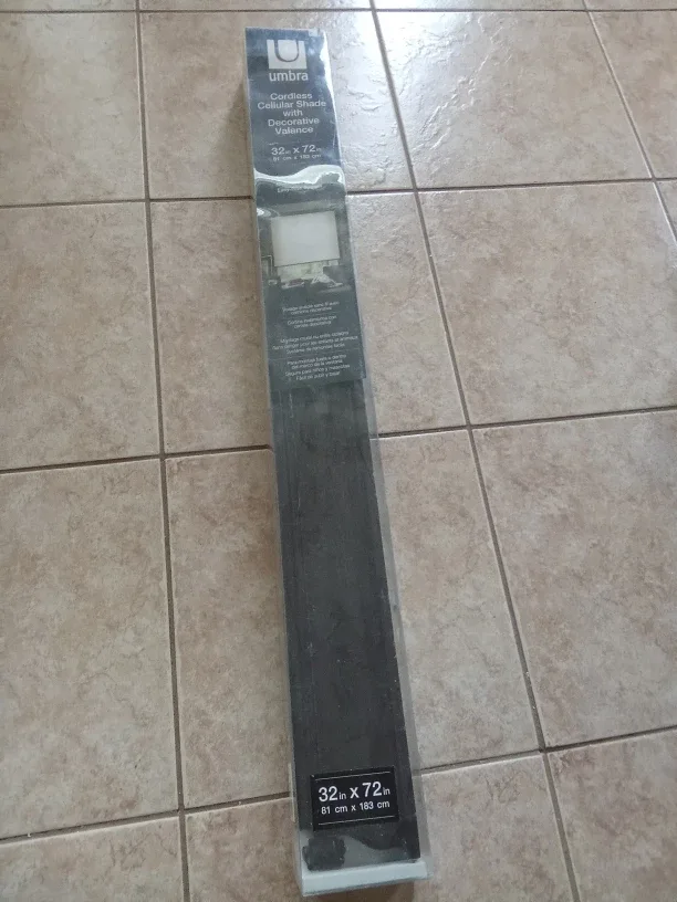 NEW Umbra Cordless Cellular Shade 32x72 image indicator(2)