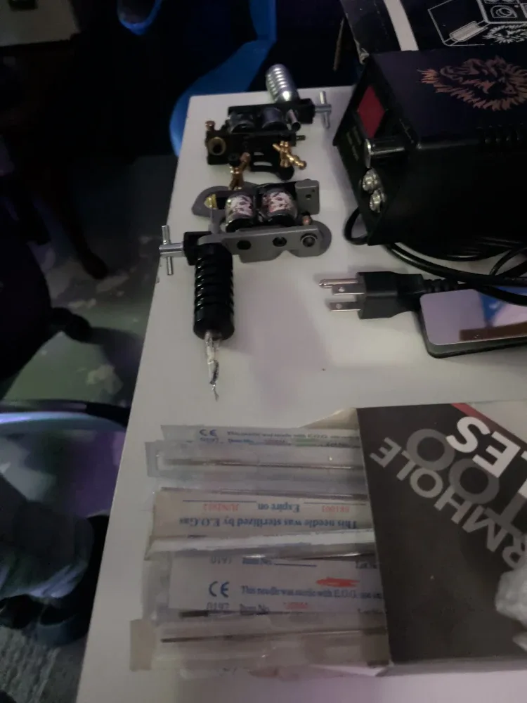 2 Tattoo Machines plus power supply with peddle image indicator(4)