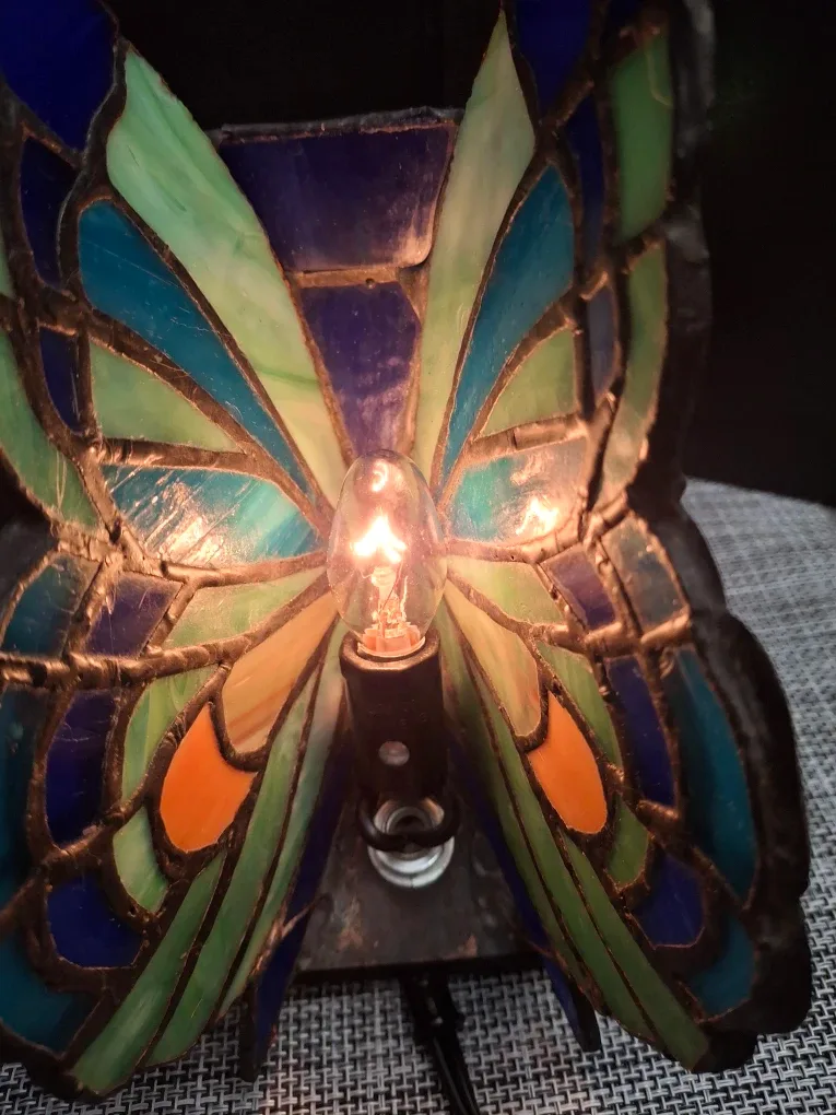 Butterfly Stained Glass Table Lamp image indicator(7)