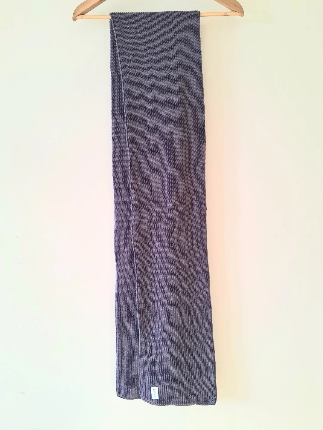 New in Bag Vallier Knitted Scarf Unisex image indicator(2)