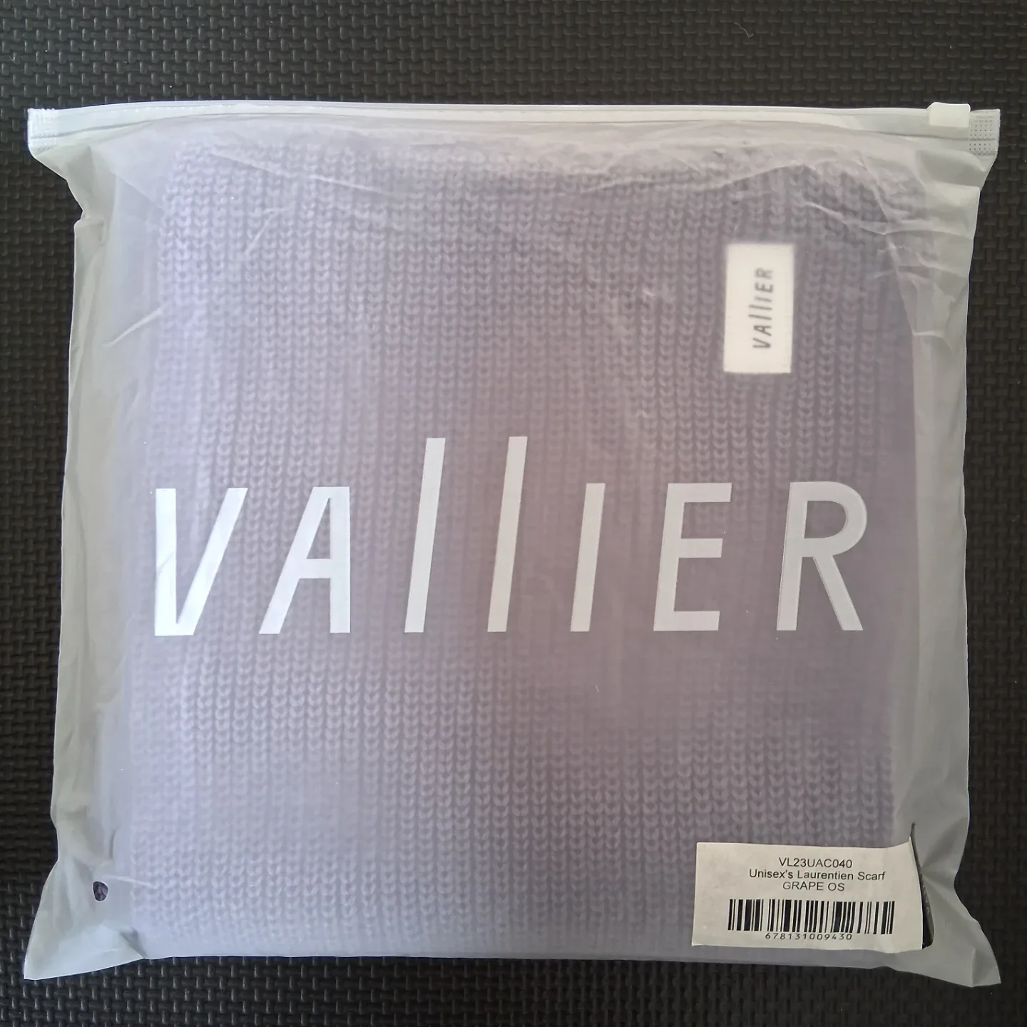 New in Bag Vallier Knitted Scarf Unisex image indicator(5)