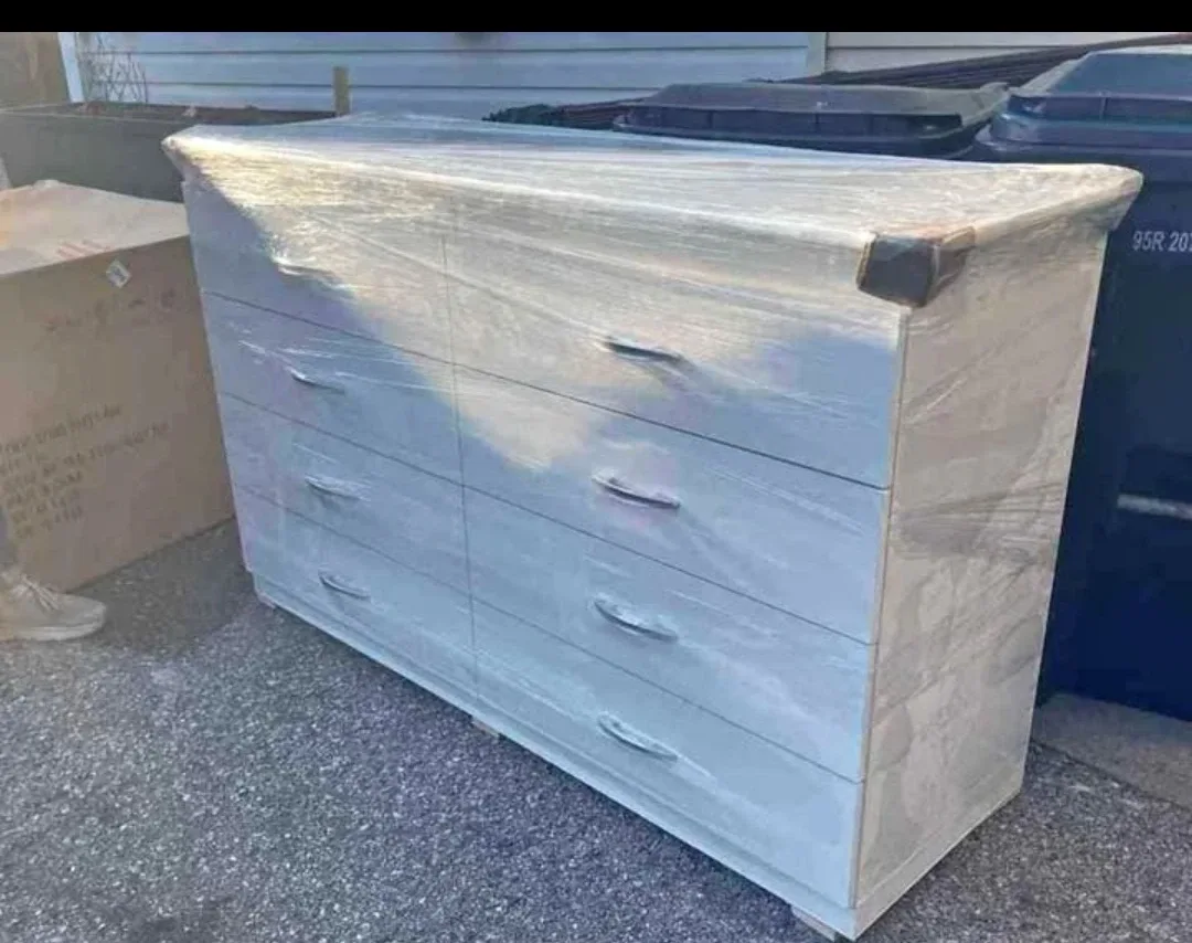 White 8-Drawer Dresser - New image indicator(3)