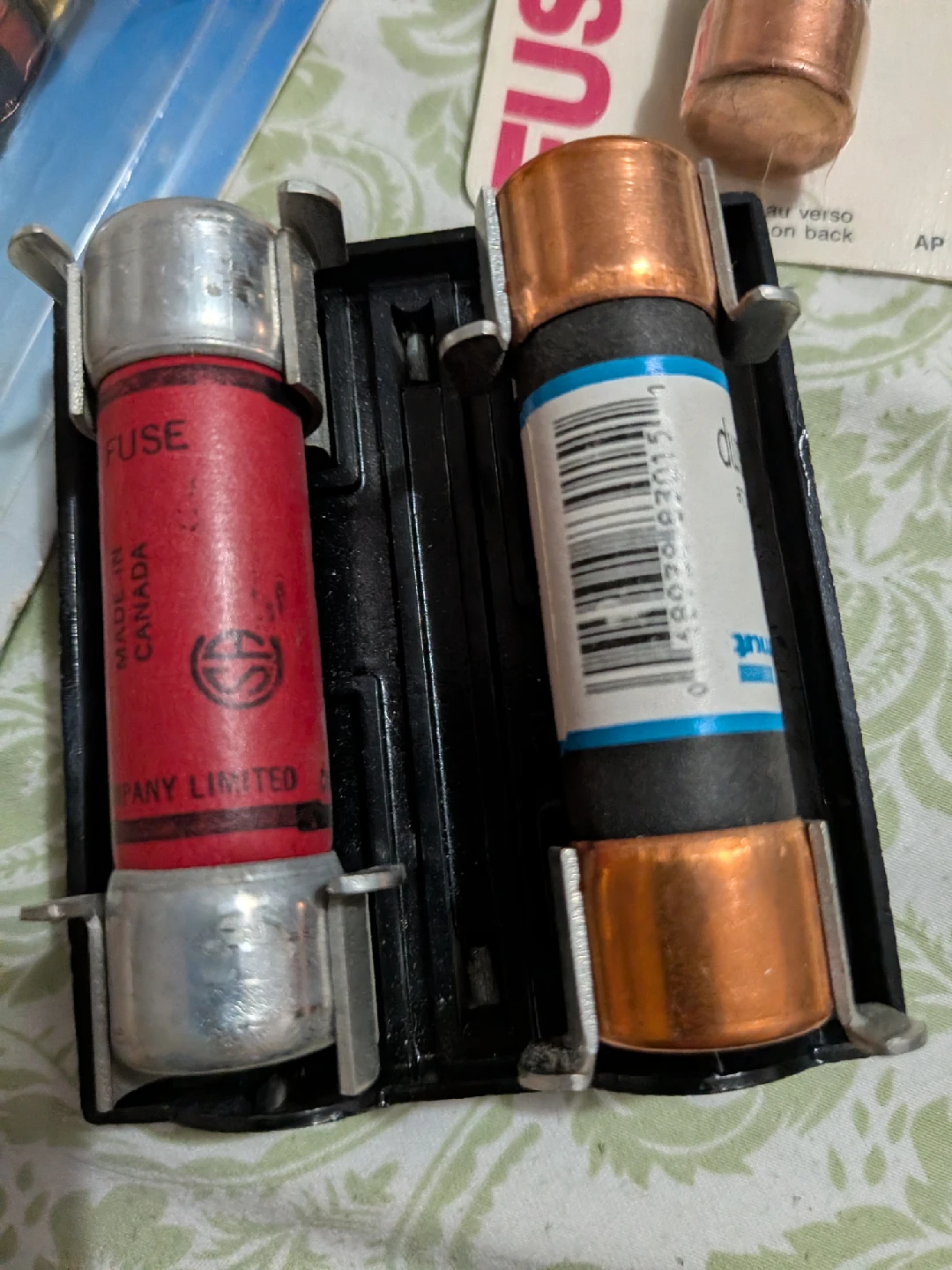 Lot cartridge fuses P35A plus pull out box thingy - photo 3