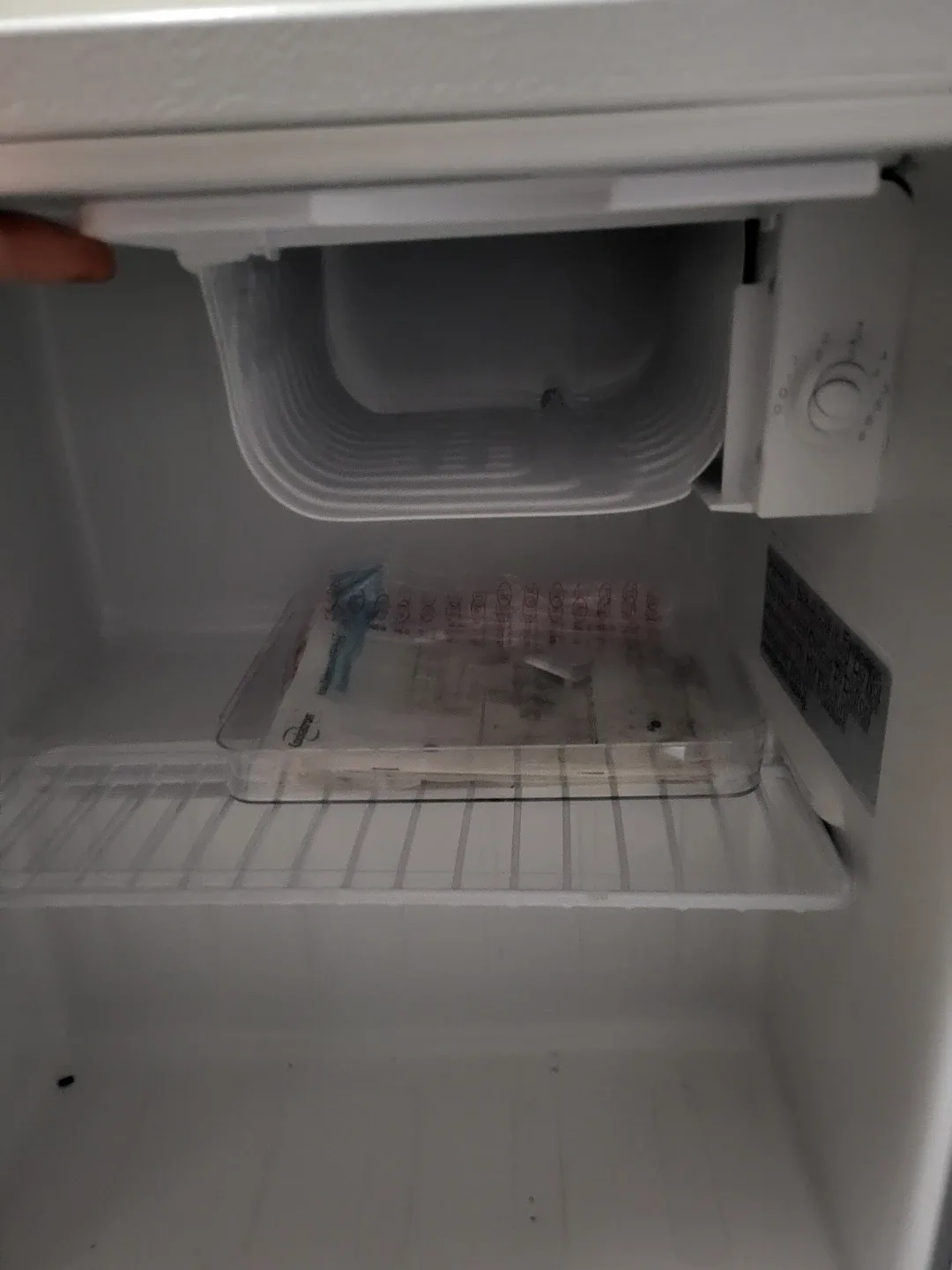 Koolatron KBC46-W Kool Compact Fridge - White image indicator(3)