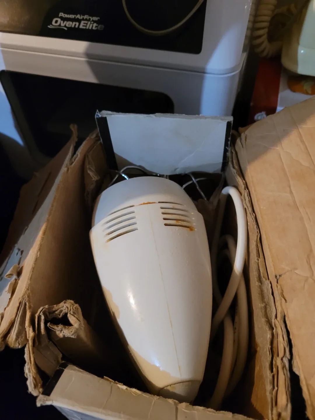 Black & Decker PowerPro 5-Speed Hand Mixer image indicator(3)