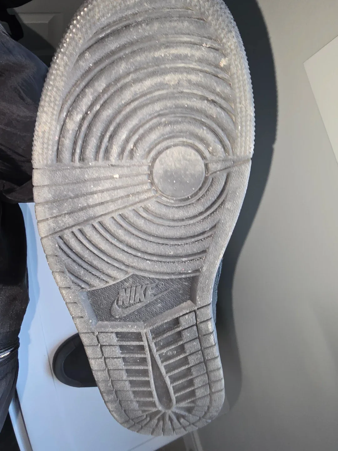 Air Jordan 1 Mid Black Size 9 image indicator(3)