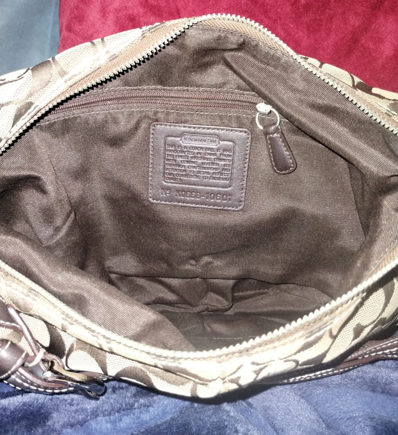 Coach Hobo Bag - Signature Print image indicator(3)