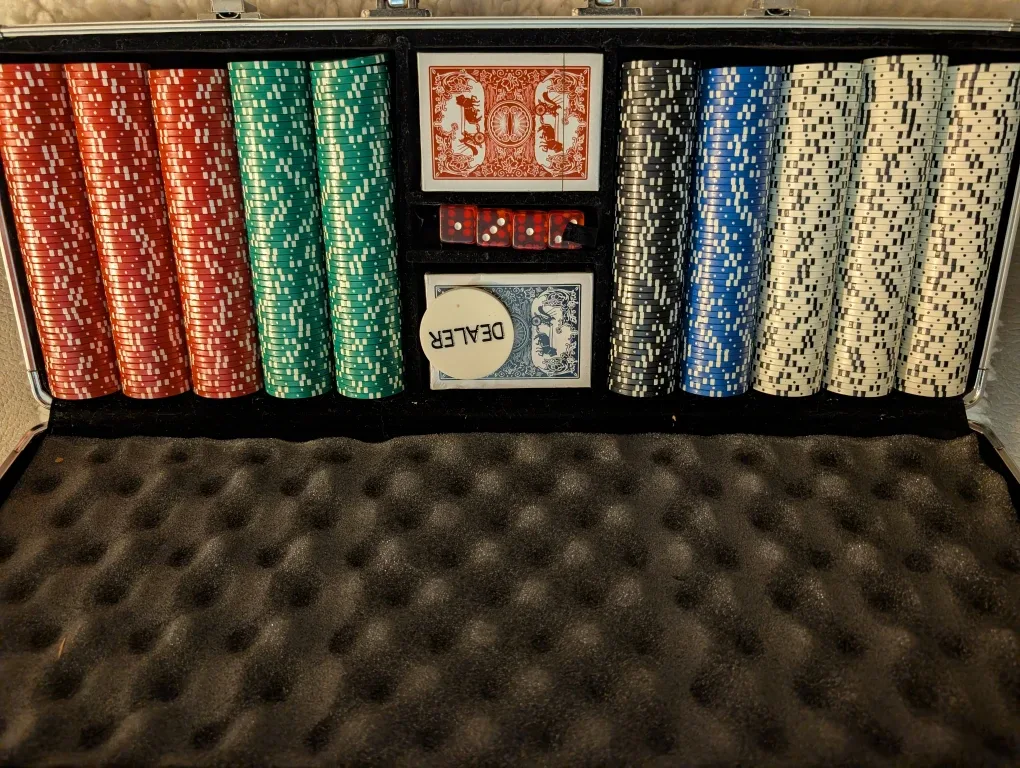 Poker Chip Set and Roulette Game image indicator(2)