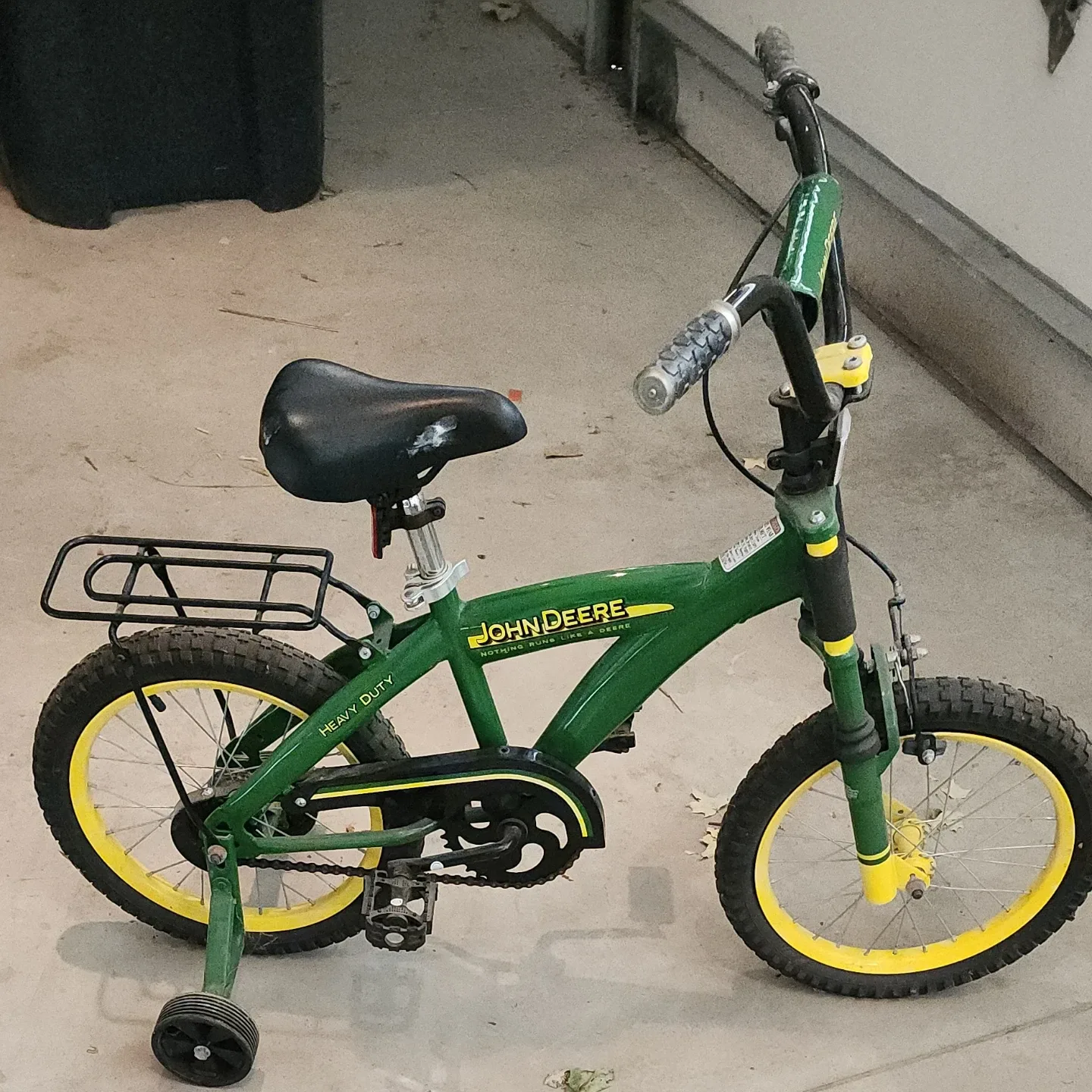 John Deere Kids' Bike - Great Condition! image indicator(2)