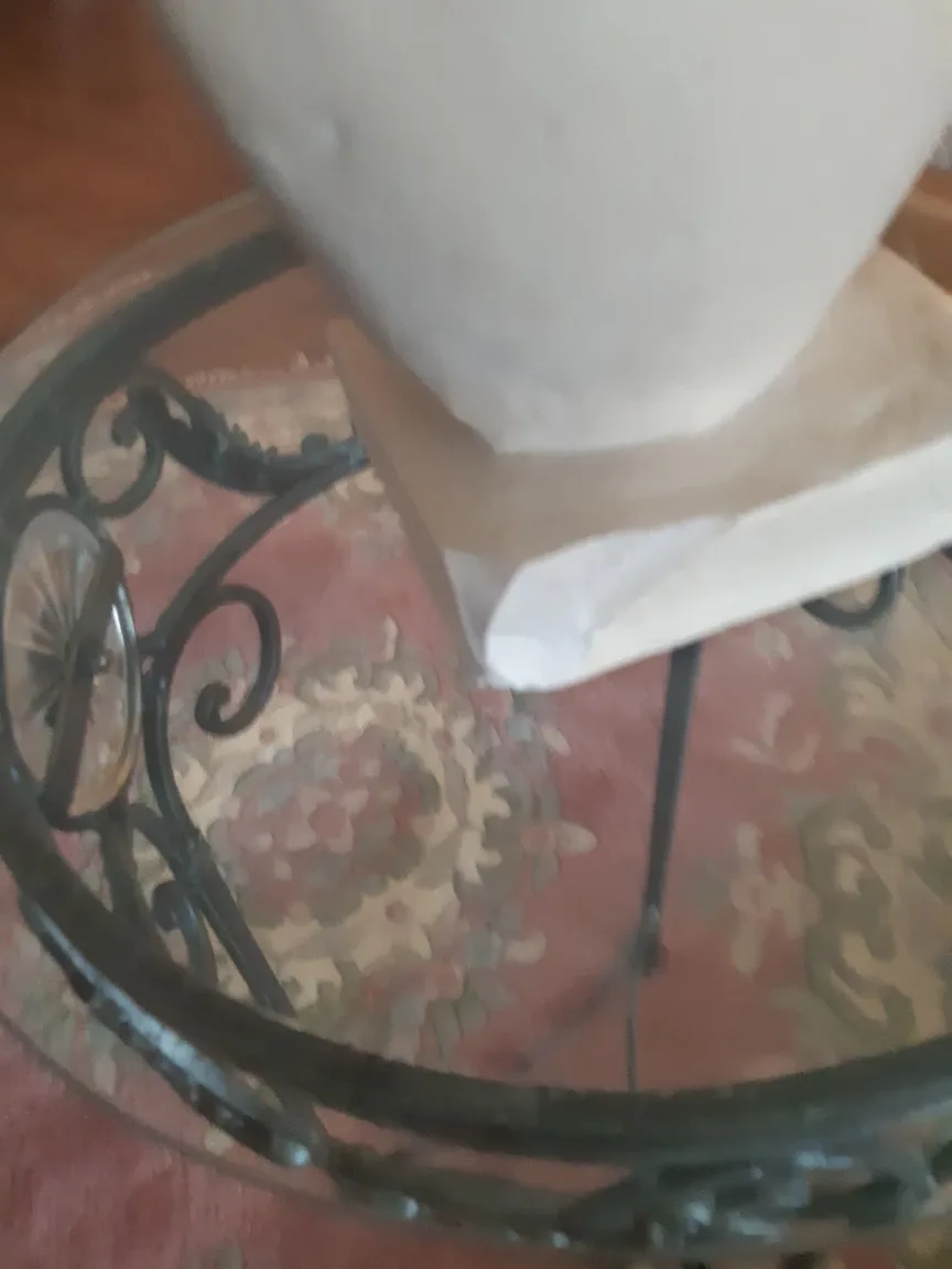 Lady playing violin sculpture image indicator(2)