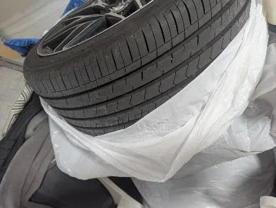 Used 225/40ZR18 Tires on Rim image indicator(2)