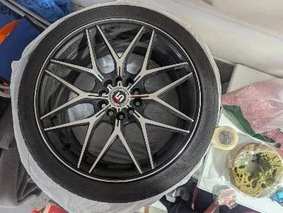 Used 225/40ZR18 Tires on Rim image indicator(3)