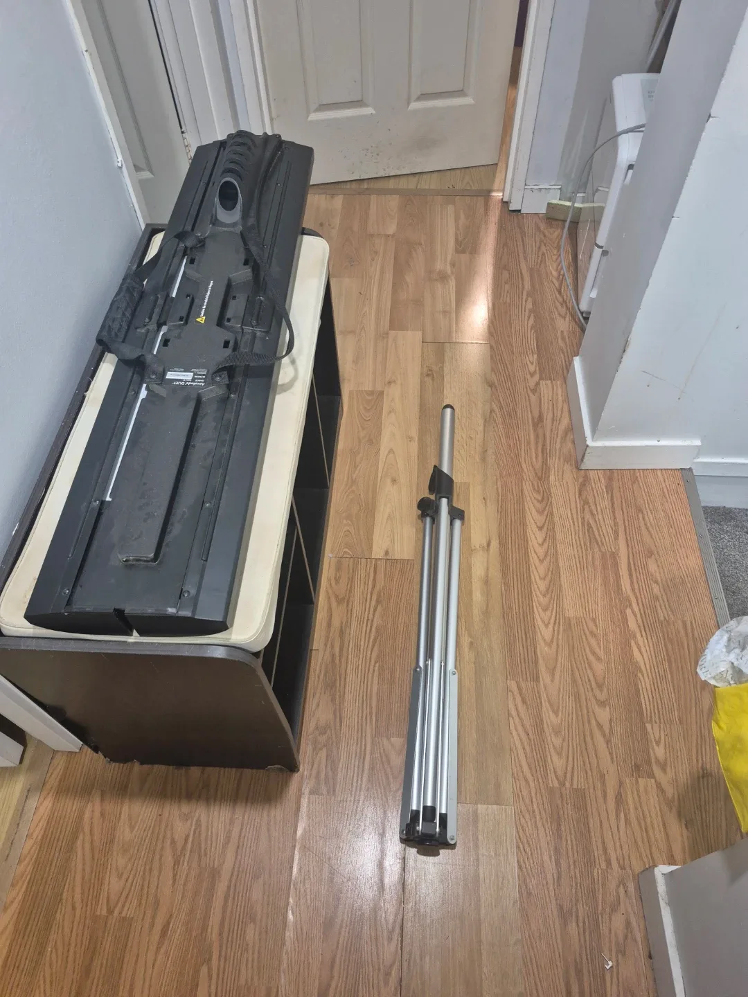 Portable Projector Screen with Stand image indicator(8)