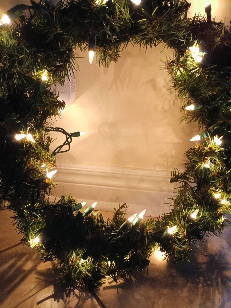 3 Christmas Wreath with Lights - photo 2