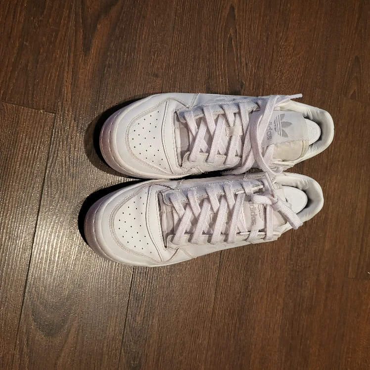 authentic Adidas sneakers (Junior/Kids) model