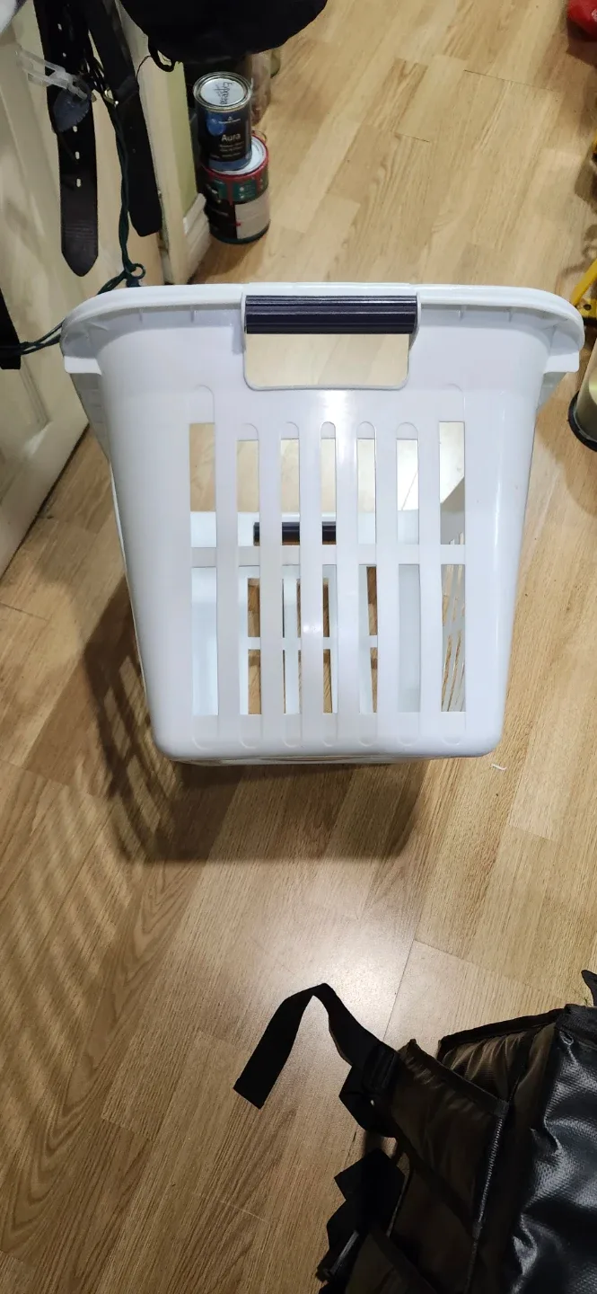 Rubbermaid White Laundry Basket strong - Gently Used image indicator(3)
