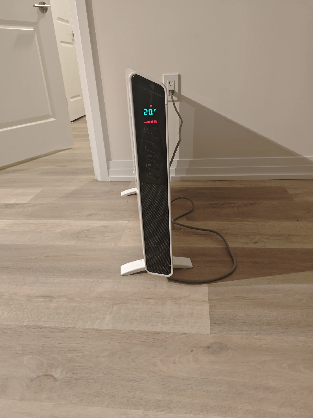 DeLonghi Slim Style Convector 1500W Heater - photo 3