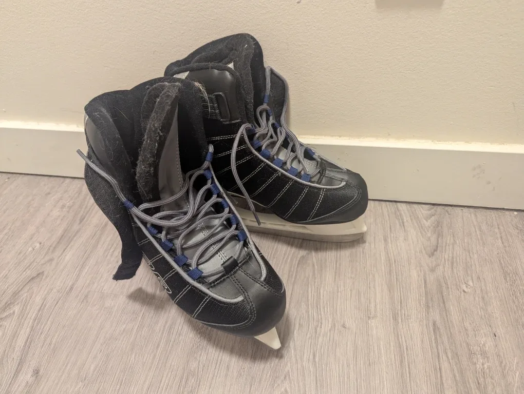 Bauer Ice Skates - Men's Size 8 image indicator(2)