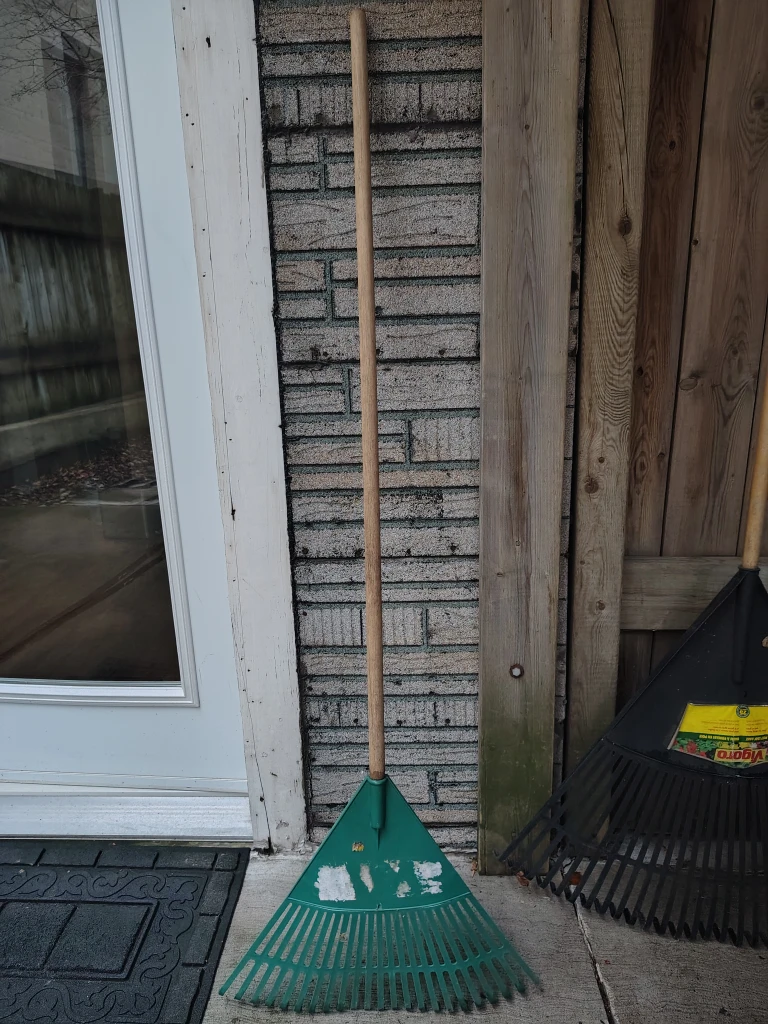 2 Leaf Rakes 1 Big 1 Small - photo 2