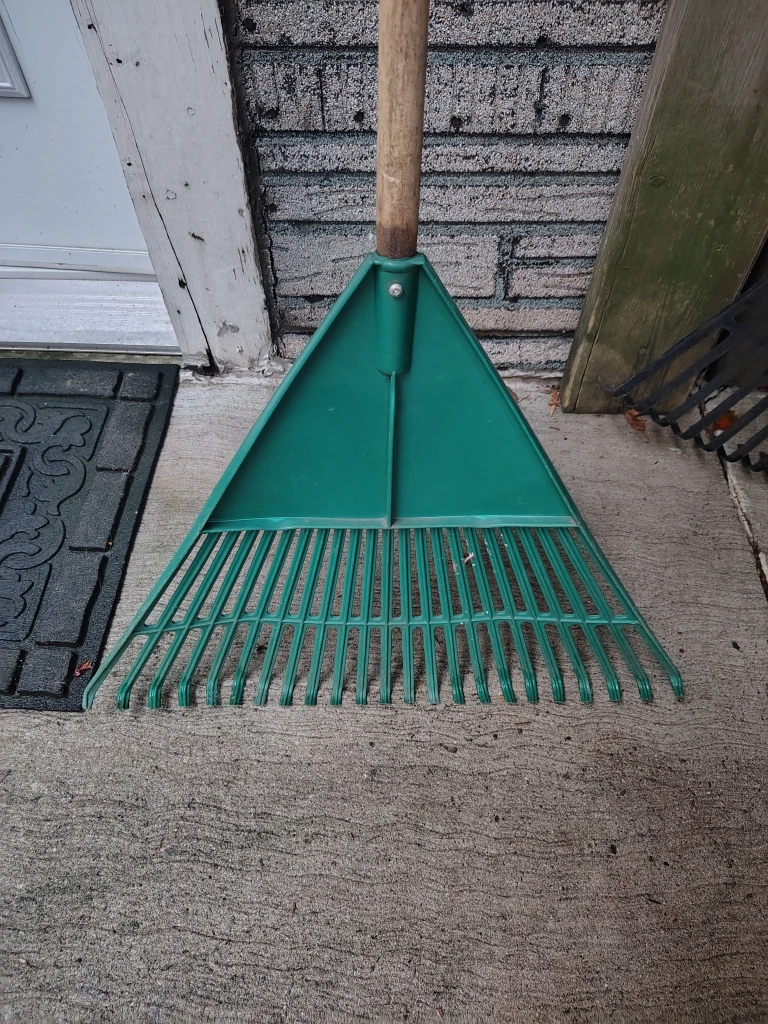 2 Leaf Rakes 1 Big 1 Small - photo 4