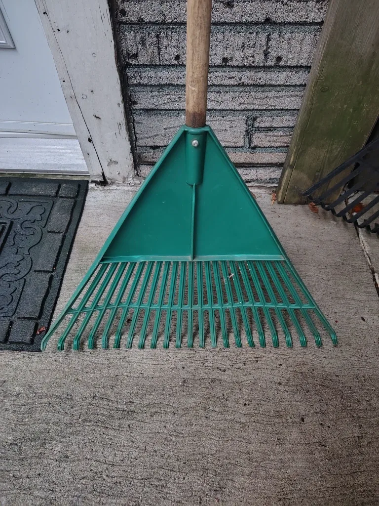 2 Leaf Rakes 1 Big 1 Small image indicator(4)