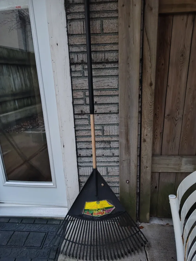 2 Leaf Rakes 1 Big 1 Small image indicator(5)