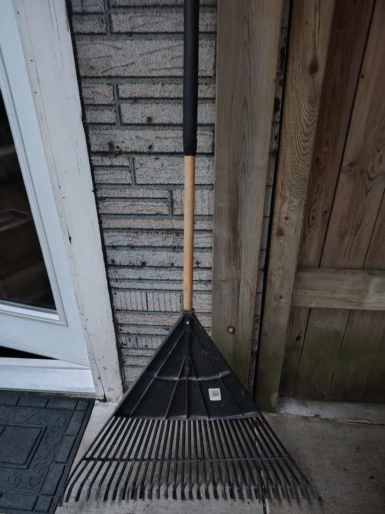 2 Leaf Rakes 1 Big 1 Small image indicator(6)