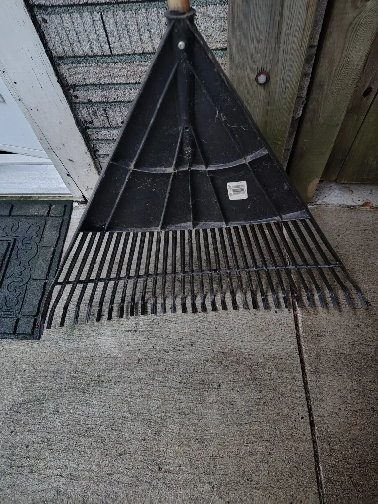 2 Leaf Rakes 1 Big 1 Small image indicator(7)