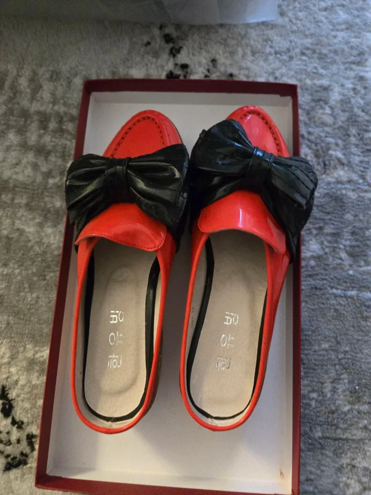 Red bow mules, size 5