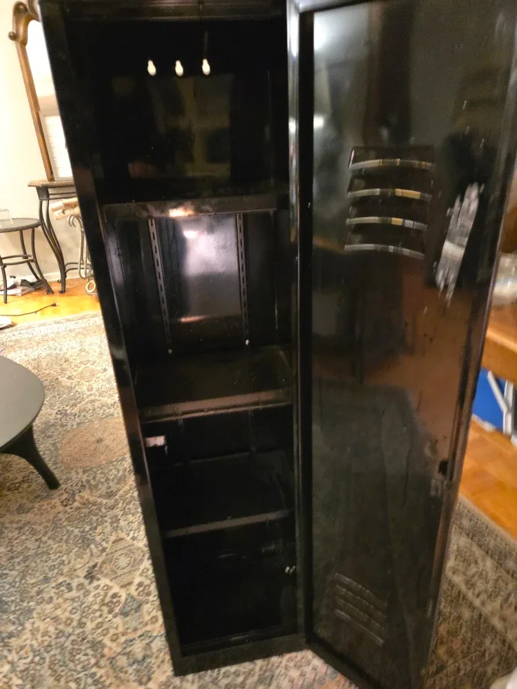 Black Metal Locker image indicator(3)