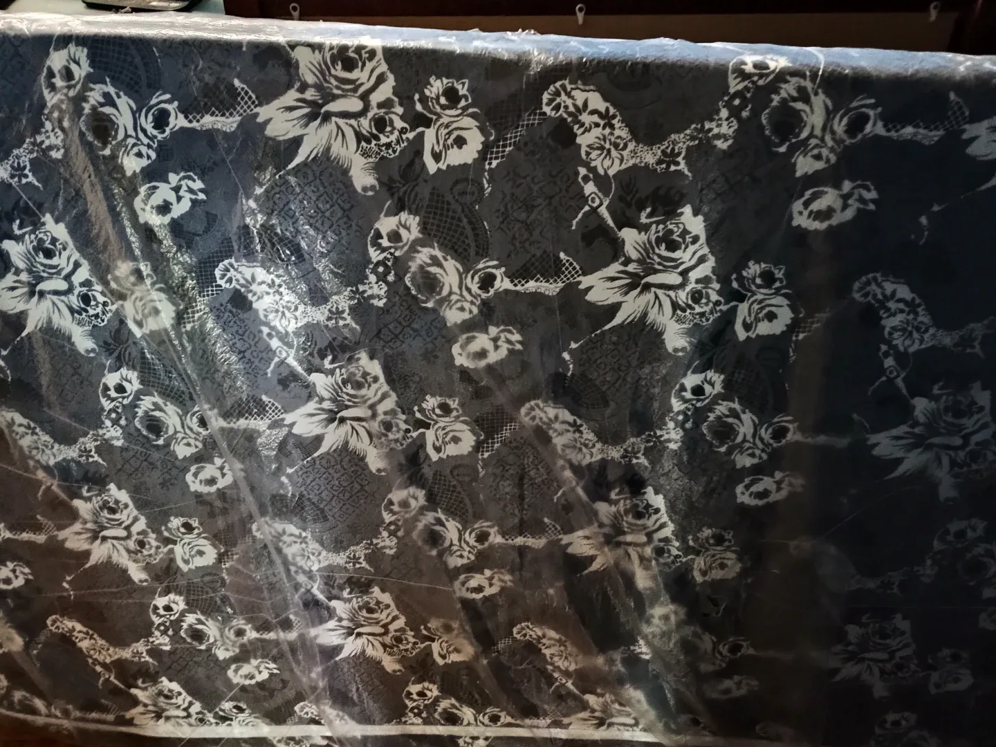 Twin Mattress with Floral Pattern image indicator(2)