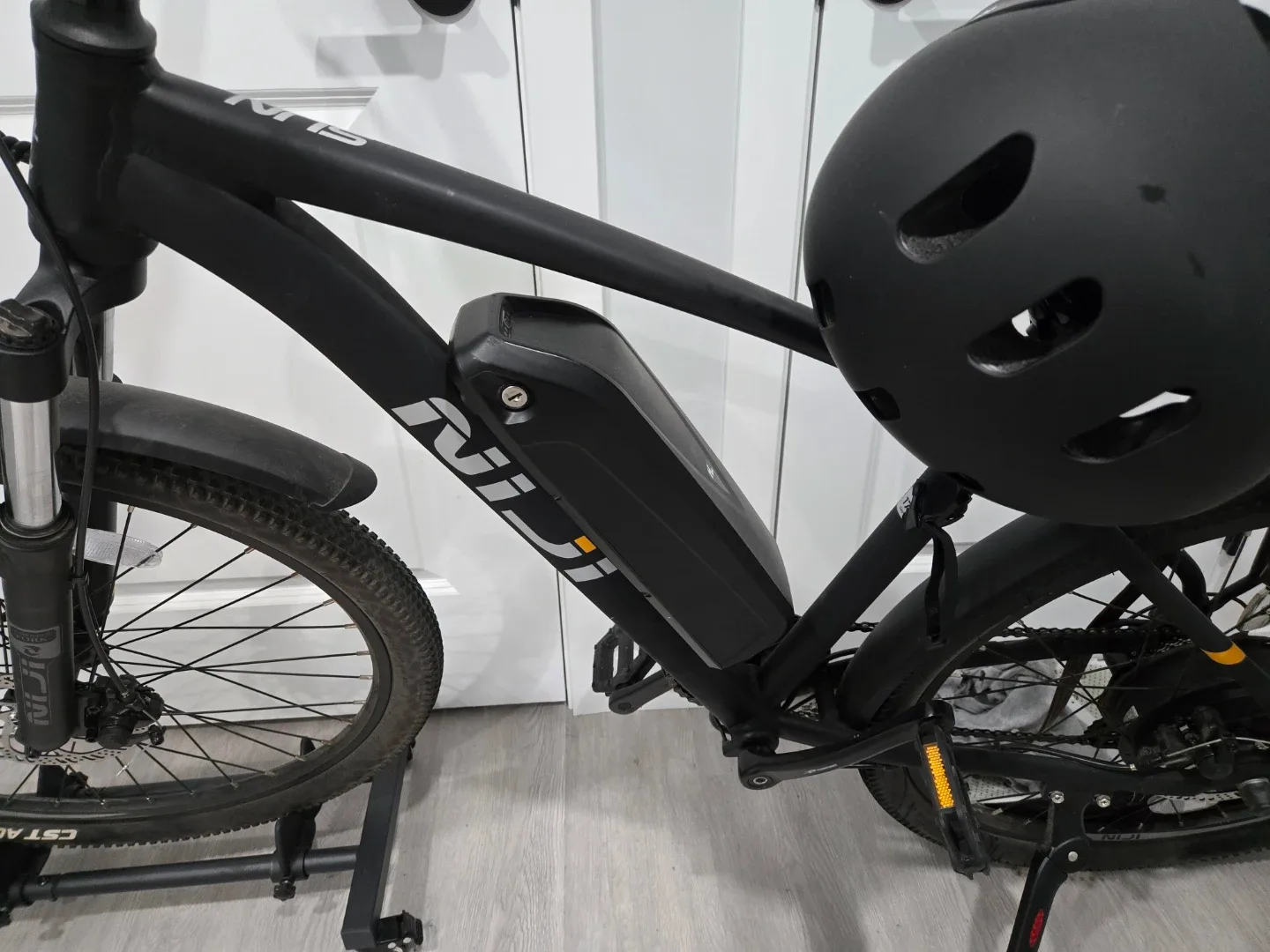 NIJI Electric Bike with Helmet - Great Condition! image indicator(4)