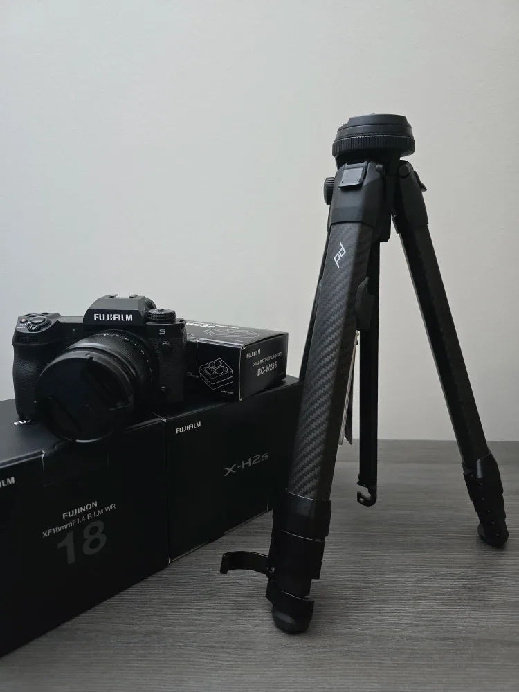 Fujifilm X-H2S Camera & XF18mmF1.4 R LM WR Lens image indicator(2)