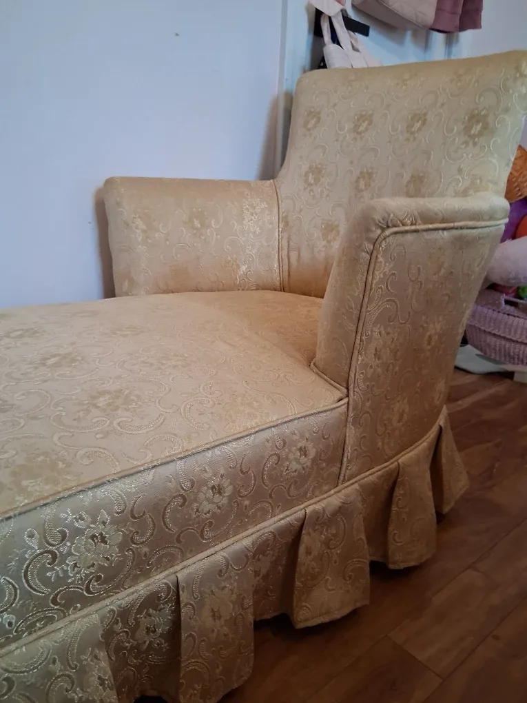 Vintage Chaise Lounge - Cream Floral Pattern image indicator(3)