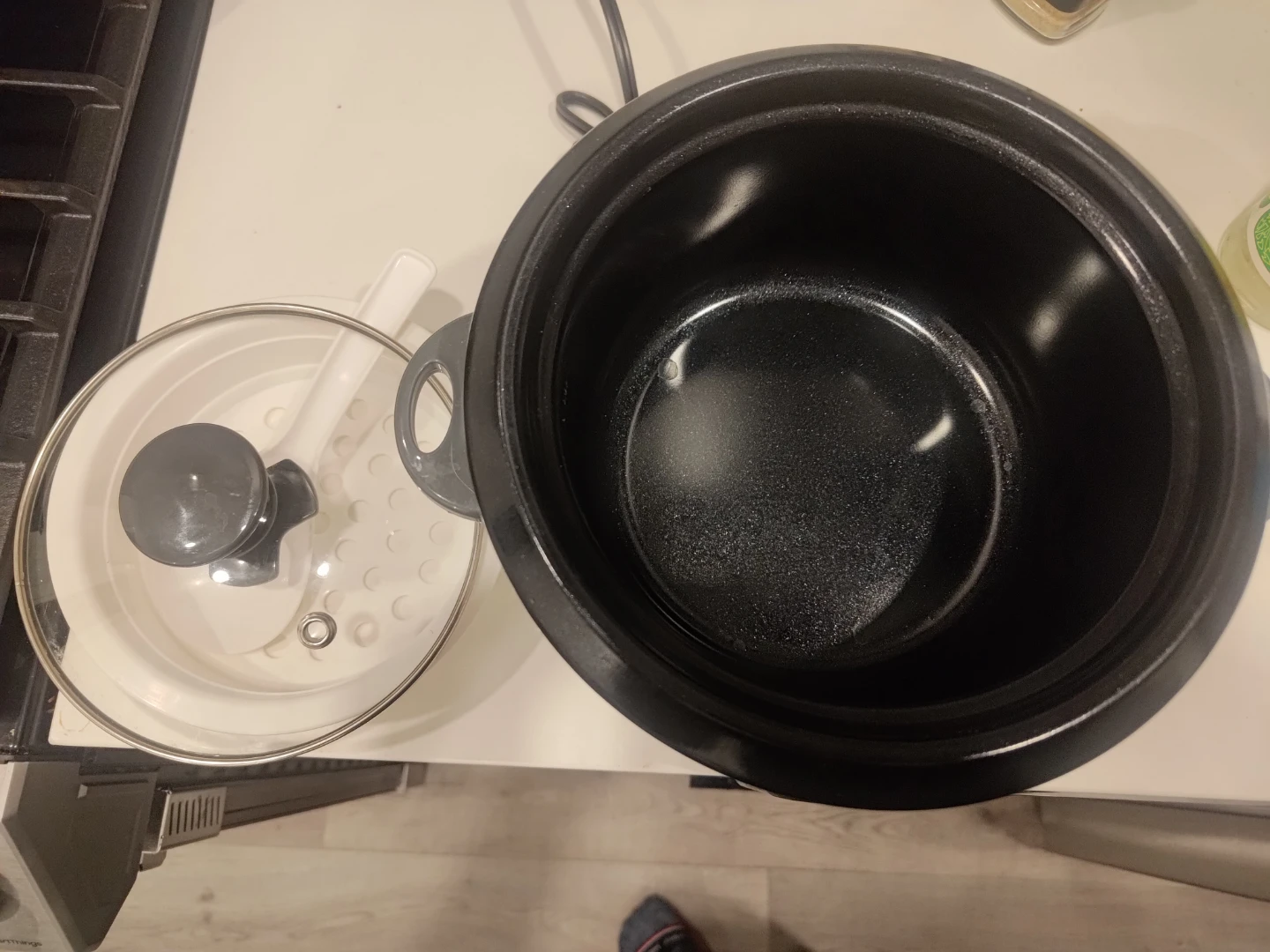 Starfrit Electric Rice Cooker - Like New! - photo 3