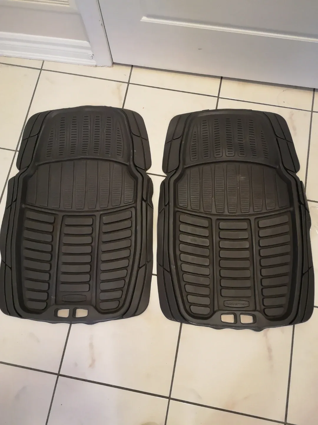 Rubbermaid Car Floor Mats - Black image indicator(3)