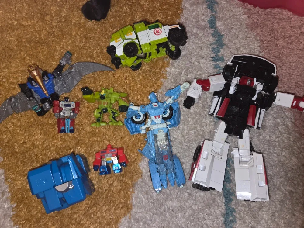 Mixed Toys Bundle: Sonic, Tom & Jerry, Peppa Pig, Hot Wheels image indicator(6)