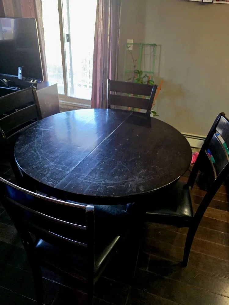 Dark Wood Round Dining Table with 4 Chairs. Expandable