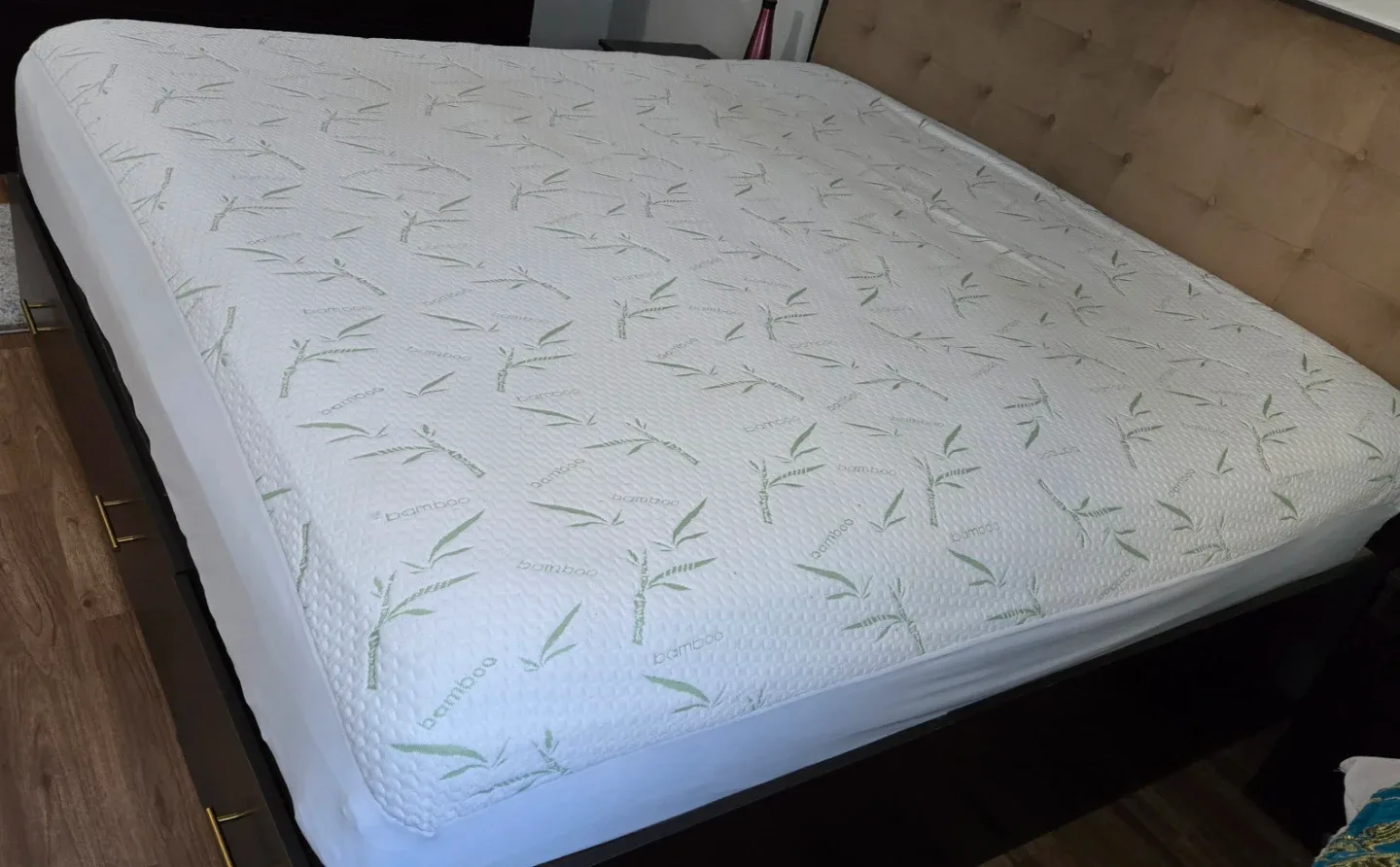 Leon's medium firm King size Mattress image indicator(2)