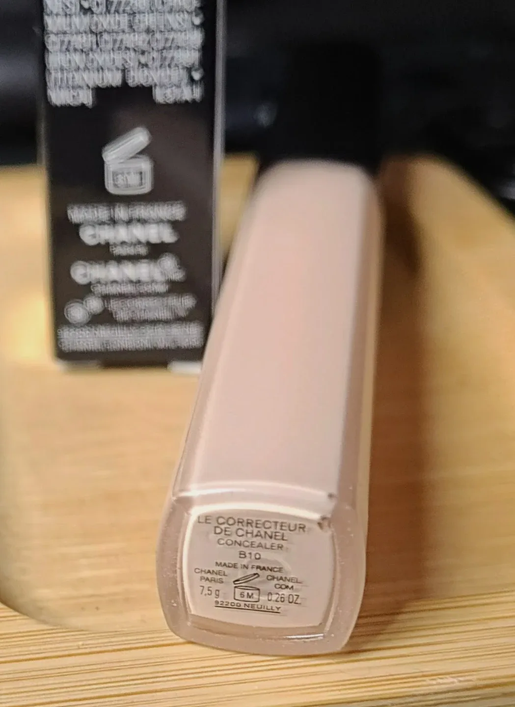 NIB Le Correcteur De Chanel Concealer image indicator(2)